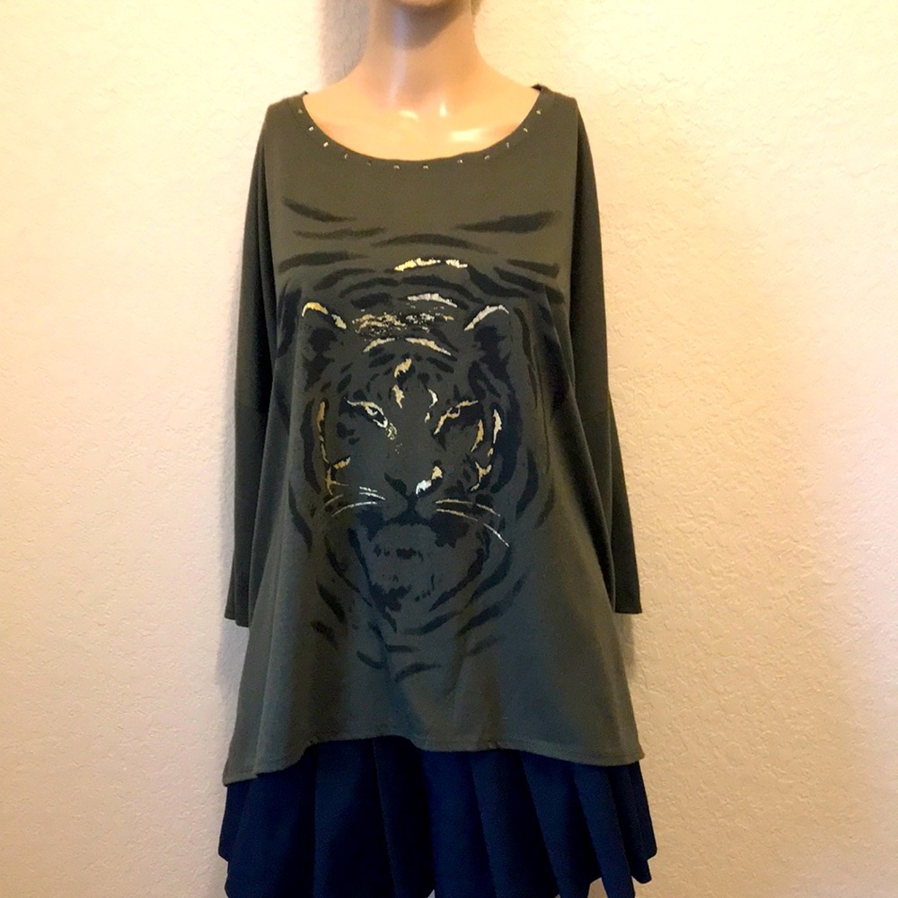 Lena Women’s Abstract Tiger Shirt Size XL